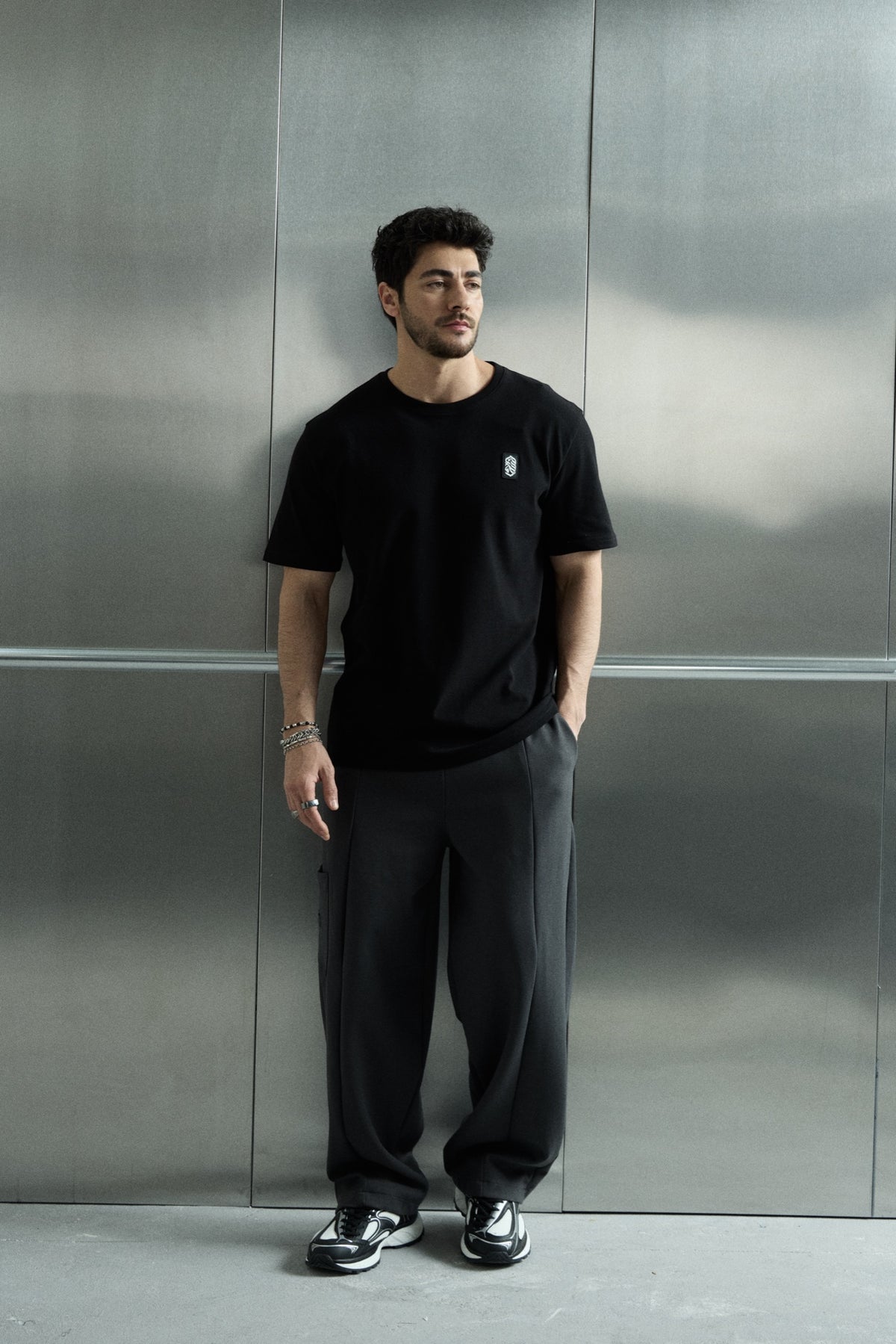 Essential Tee - Black
